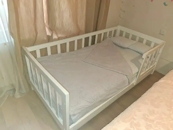 იყიდება ხის საწოლი